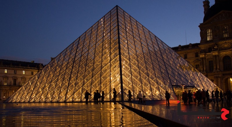 bb01280px-Louvre_Pyramid